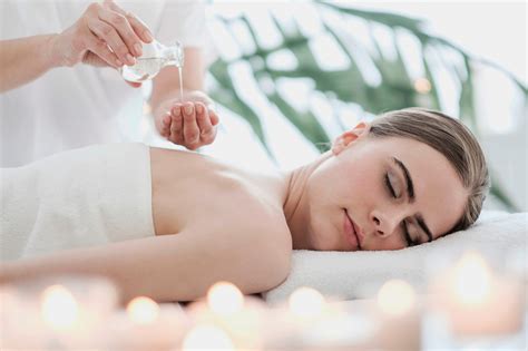 Massage sensuel complet du corps Massage érotique Mont Perle